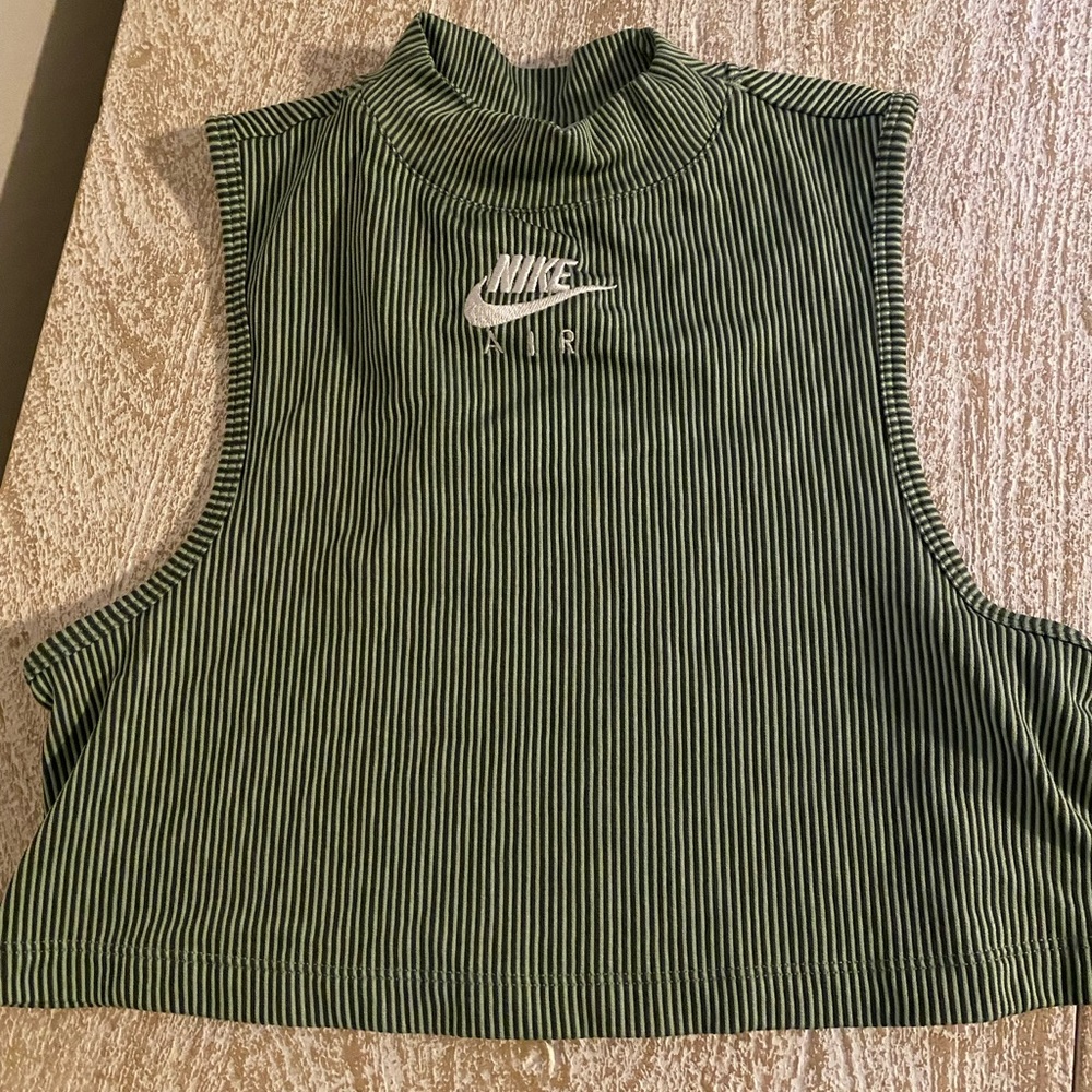 NIKE CROP TOP